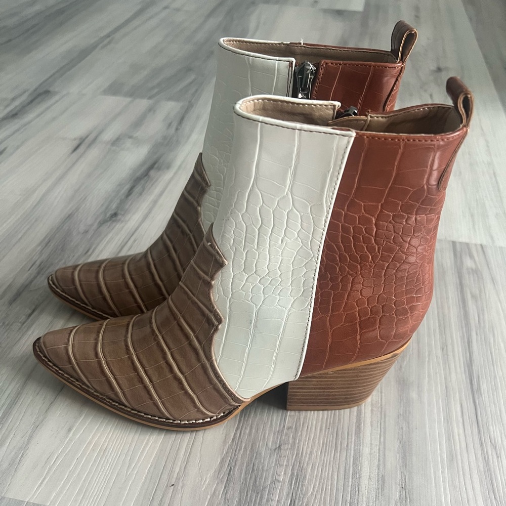 Arider Girl NWOB from Buckle Brown & White Stacked Leather Boots size‎ 7 - Picture 3 of 7